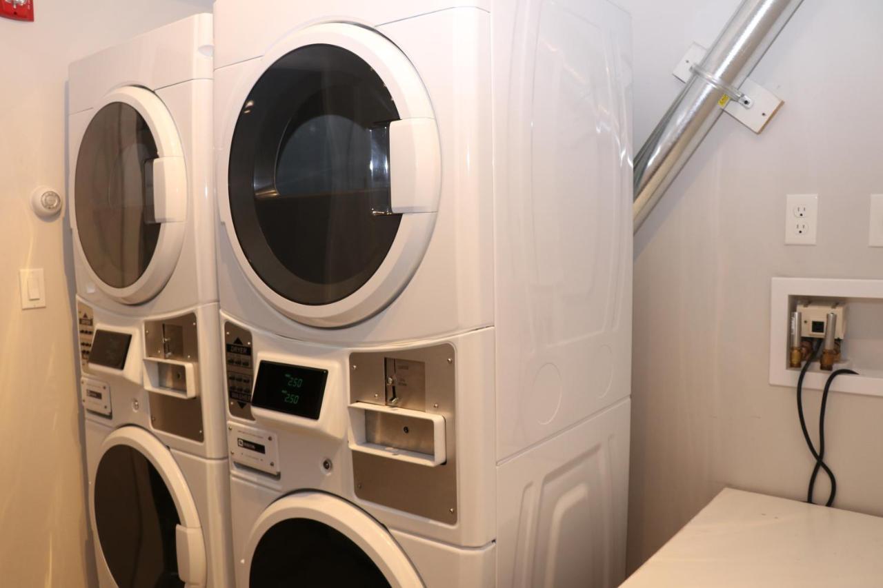 A Stylish Stay W/ A Queen Bed, Heated Floors.. #14 Brookline Exterior foto